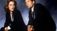 David Duchovny (Fox Mulder) e Gillian Anderson (Dana Scully), protagonista de Arquixo X - Divulgação