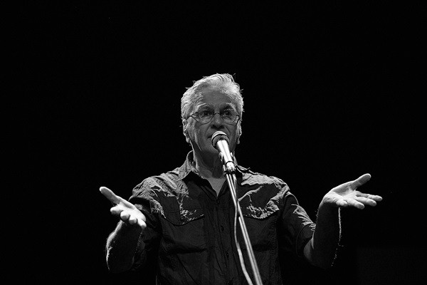 Caetano Veloso no festival alternativo Bananada, com seu <i>Abraçaço</i> - Pedro Margherito 