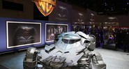 Novo Batmóvel, usado em <i>Batman vs Superman: A Origem da Justiça</i> foi revelado na feira 2015 Licensing Expo em Las Vegas  - AP/Isaac Brekken