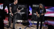 James Hetfield e Kirk Hammett tocam o hino norte-americano na final da NBA.  - AP