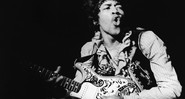 O músico Jimi Hendrix durante apresentação no Monterey Pop Festival, na Califórnia, em 18 de junho de 1967 - BRUCE FLEMING/AP
