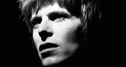 O cantor britânico David Bowie no começo da carreira - Reprodução/Facebook