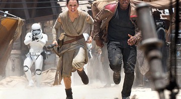 Daisy Ridley (Rey) e John Boyega (Finn) em <i>Star Wars: Episódio VII - O Despertar da Força</i> - Reprodução/Entertainment Weekly