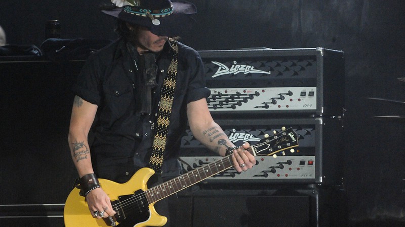 O ator Johnny Depp durante ocasional apresentação como guitarrista - Katy Winn/AP
