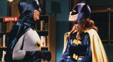 Batman e Batgirl no seriado televisivo <i>Batman</i>, de 1968 - Reprodução