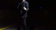 Bono na abertura da turnê europeia <i>Innocence + Experience</i>. - Reprodução/ Vídeo