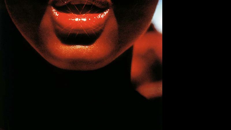 Icônica foto de lábios reluzentes capturada pelo suíço Hans Feurer para o calendário de 1974 - HANS FEURER © THE PIRELLI CALENDAR