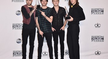 Integrantes do One Direction recebem prêmio do American Music Awards - Jordan Strauss/AP