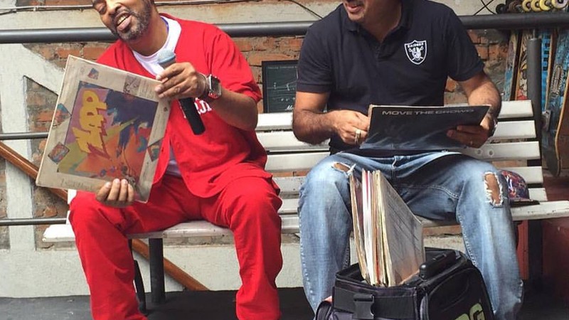 A dupla de hip-hop Thaíde & DJ Hum em reencontro após 15 anos, para um show em São Paulo - Reprodução/Facebook