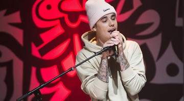 O cantor canadense Justin Bieber durante performance acústica em Toronto, em 2015 - Nathan Denette/AP