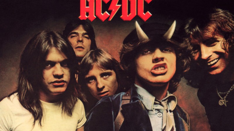 O AC/DC na capa de <i>Highway to Hell</i>, com Bon Scott na formação - Reprodução