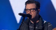 Rivers Cuomo à frente do Weezer em apresentação para programa de TV norte-americano - Reprodução/Vídeo
