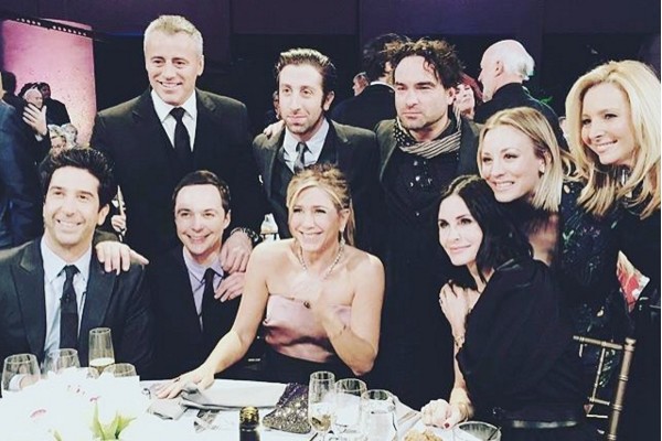 Elencos de <i>Friends</i> e <i>The Big Bang Theory</i> na gravação de um especial da NBC - Reprodução/Instagram
