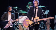 Britt Daniel, líder do Spoon, durante gravação de tributo ao guitarrista dos Beatles, George Harrison - Reprodução/Vídeo