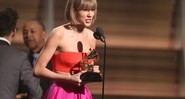Taylor Swift fez um dos discursos mais comentados da noite. Ela cutucou Kanye West criticando pessoas que "tomam crédito pelo seu sucesso e fama" - Matt Sayles/AP