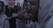 Kendrick Lamar durante batalha de rap com jovens britânicos - Reprodução/Vídeo