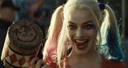 Margot Robbie dando vida à assustadora e esperta Harley Quinn em <i>Esquadrão Suicida</i> - Reprodução/Vídeo