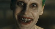 Jared Leto interpreta o palhaço psicótico Coringa em novo longa do universo expandido DC. - Divulgação