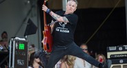 Mike McCready, guitarrista do Pearl Jam, durante show da banda em Nova Orleans, em 2016 (Foto: Rex Features/AP)