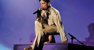 Em 2011, escolhendo ser chamado de TAFKAP – The Artist Formely Known as Prince –, em cima do piano em show no Hop Farm Festival, depois de ter tocado o instrumento - Cap