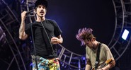 O vocalista, Anthony Kiedis, e o guitarrista, Josh Klinghoffer, do Red Hot Chili Peppers - Amy Harris/AP