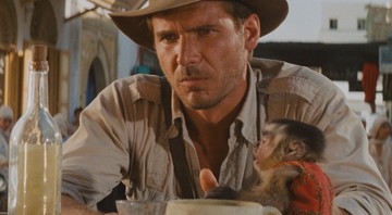 Harrison Ford dando vida a Indiana Jones - Reprodução