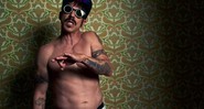 O vocalista Anthony Kiedis em cena do clipe de "Dark Necessities", do Red Hot Chili Peppers - Reprodução/Vídeo
