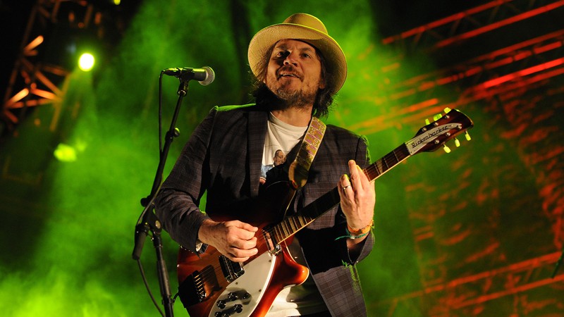 Jeff Tweedy à frente do Wilco durante show da banda em Portugal, em 2012 - Paulo Duarte/AP