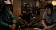 Mike (Finn Wolfhard) Dustin (Gaten Matarazzo) e Lucas (Caleb McLaughlin) em cena de Stranger Things (Foto: Divulgação / Netflix)