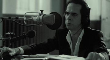 Nick Cave em trecho do clipe de “Jesus Alone”, extraído do filme  <i>One More Time With Feeling</i>, que acompanha o disco <i>Skeleton Tree</i> (2016) - Reprodução/Vídeo