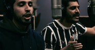 Os rappers paulistas  Rashid e Criolo em cena do clipe de “Homem do Mundo”, parceria deles - Reprodução/Vídeo