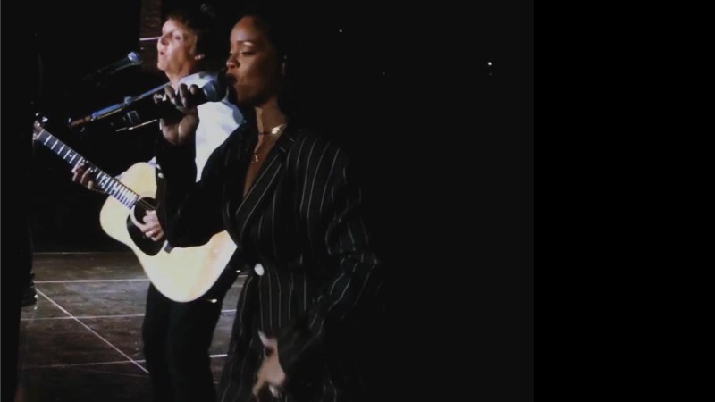 Paul McCartney e Rihanna durante show do ex-beatle no festival Desert Trip - Reprodução/Instagram