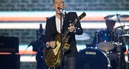 Bryan Adams durante apresentação no Juno Awards em abril de 2016 - AP