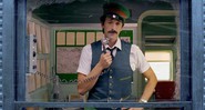 Adrien Brody em cena do curta natalino <i>Come Together</i>, de Wes Anderson - Reprodução/Vídeo