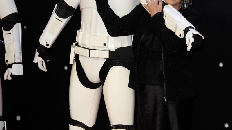 Carrie Fisher na estreia europeia de <i>Star War: O Despertar da Força</i> em Londres, Inglaterra, no dia 16 de dezembro de 2015. - Jonathan Short/Invision/AP