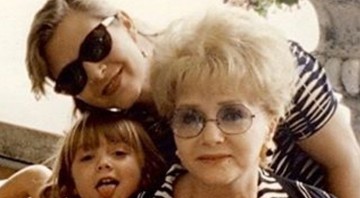 Billie Lourd com Carrie Fisher e Debbie Reynolds - Reprodução/Instagram