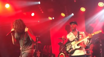 Chris Cornell e Tom Morello durante reunião do Audioslave, em show do Prophets of Rage - Reprodução/Vídeo