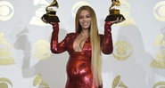 Beyoncé exibe os prestigiados gramofones de ouro - AP
