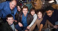 Elenco do spin-off de <i>Star Wars</i> sobre juventude Han Solo de reúne para primeira foto  - Divulgação