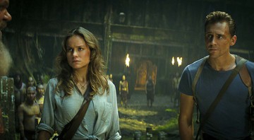 <b>Exploradores</b> <br>
Brie e o colega de elenco Tom Hiddleston em cena de <i>Kong: A Ilha da Caveira</i> - Divulgação