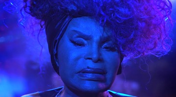 A cantora Elza Soares no videoclipe de "A Mulher do Fim do Mundo" - Reprodução