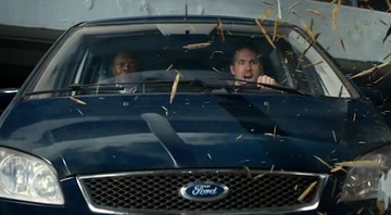 Ryan Reynolds e Samuel L. Jackson em cena do trailer de <i>Hitman's Bodyguard</i> - Reprodução/Vídeo