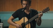 Harry Styles em cena do documentário <i>Harry Styles: Behind the Album</i> - Reprodução/Vídeo