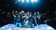 Team oNe eSports levantando a taça de campeão brasileiro de LoL 2017 - Riot Games/Divulgação