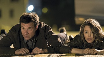 <b>Rastejando</b><br>
Jason Bateman e Rachel McAdams em cena de <i>A Noite do Jogo</i>
 - Hopper Stone/Smpsp/ Warner Bros. Entertainment Inc./Divulgação