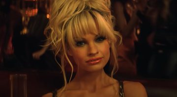 Lily James como Pamela Anderson em trailer de Pam and Tommy (Foto: Reprodução / Youtube)
