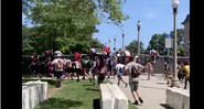 Momento em que uma multidão invadiu o Lollapalooza Chicago 2019 (Foto:Reprodução/Twitter)