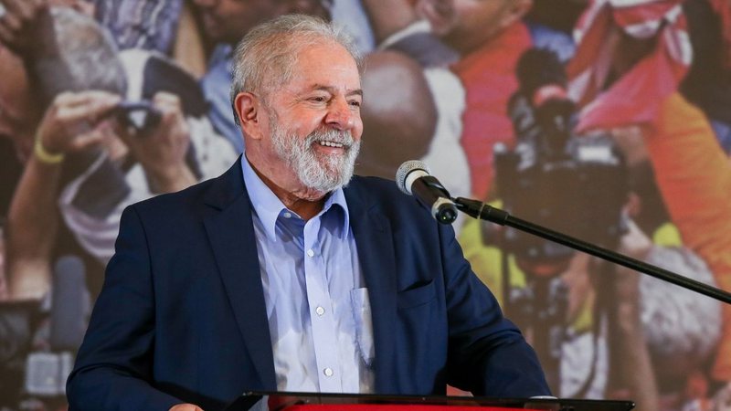 Lula fala em entrevista coletiva após anulação das condenações em março de 2021 (Foto: Alexandre Schneider/Getty Images)