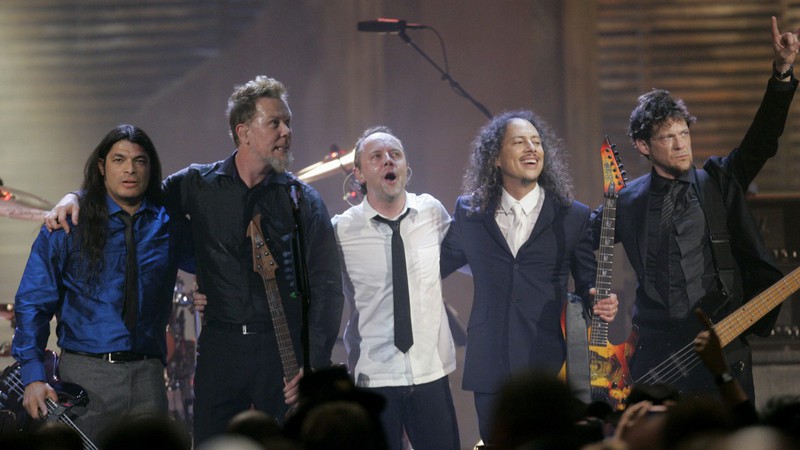 Da esquerda para a direita, estão Robert Trujillo, James Hetfield, Lars Ulrich, Kirk Hammett e Jason Newsted (Foto:Tony Dejak/AP Images)
