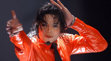 Michael Jackson em abril de 2002 (Foto: Vince Bucci/Getty Images)